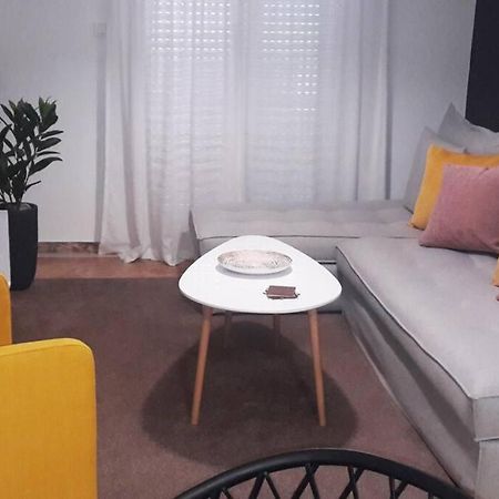 Ferienwohnung Elegant & Charming Apt. In The Hilton Area Athen Exterior foto