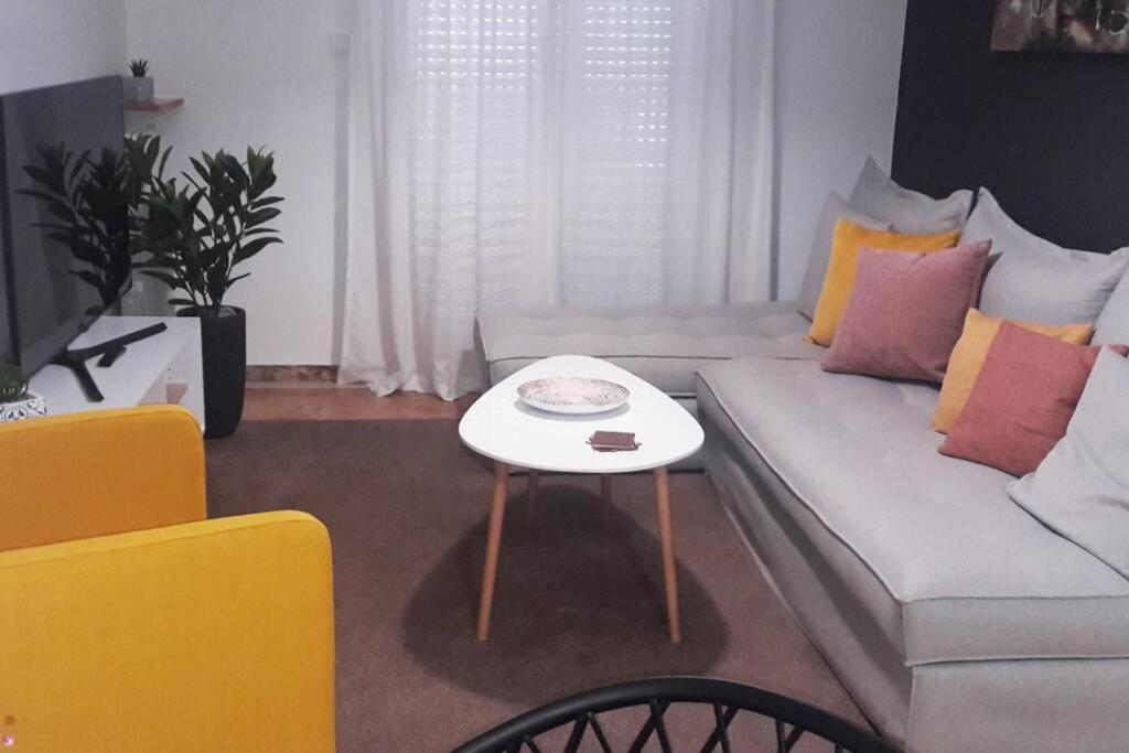 Ferienwohnung Elegant & Charming Apt. In The Hilton Area Athen Exterior foto