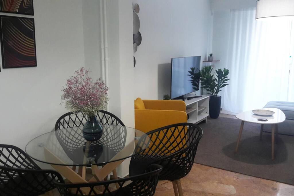 Ferienwohnung Elegant & Charming Apt. In The Hilton Area Athen Exterior foto