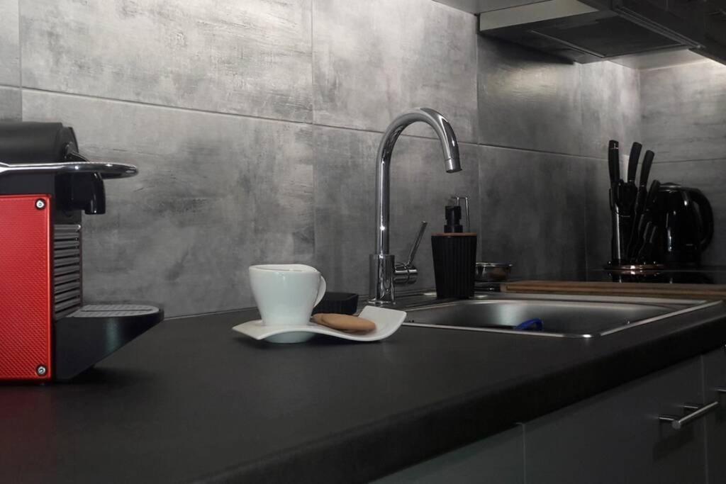Ferienwohnung Elegant & Charming Apt. In The Hilton Area Athen Exterior foto