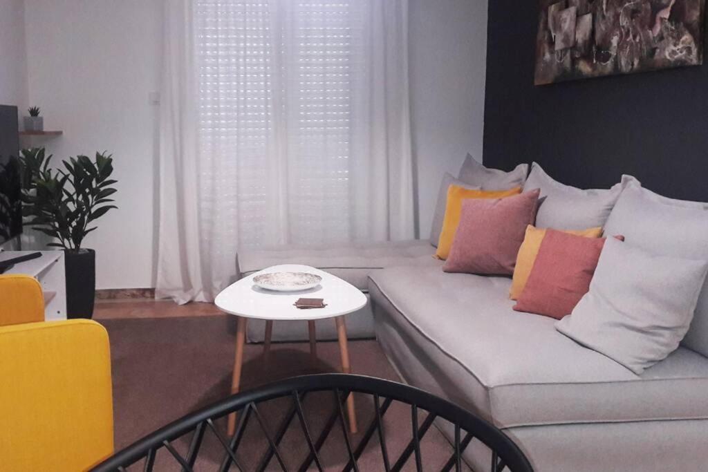 Ferienwohnung Elegant & Charming Apt. In The Hilton Area Athen Exterior foto