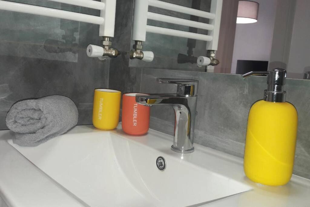 Ferienwohnung Elegant & Charming Apt. In The Hilton Area Athen Exterior foto