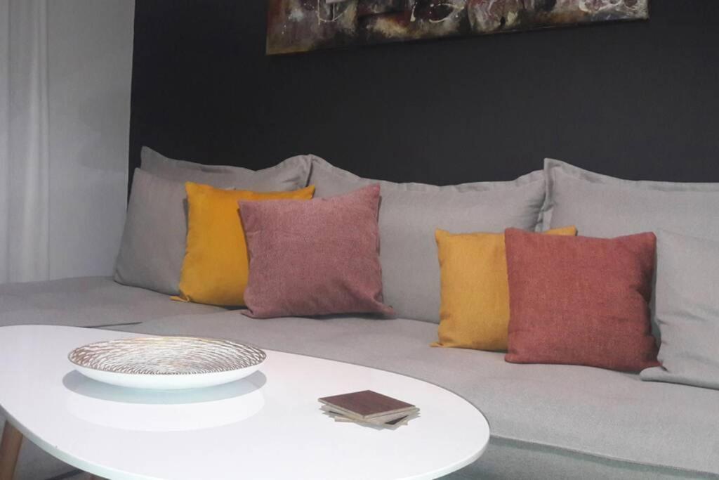 Ferienwohnung Elegant & Charming Apt. In The Hilton Area Athen Exterior foto